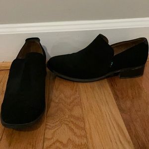 Tom’s Black Suede Loafers size 9